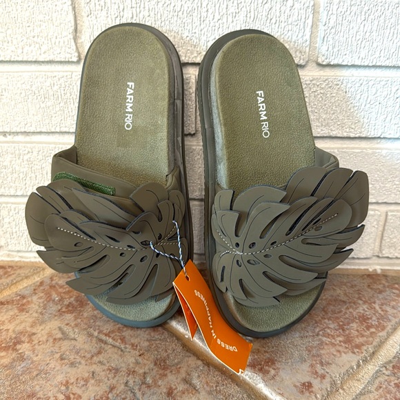 Farm Rio Palm Leaf Slides - Picture 3 of 4